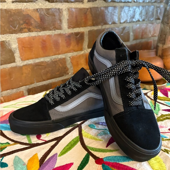 VANS  Casual Black & Gray Lace-Up Sneakers Juniors 6 - Picture 6 of 9